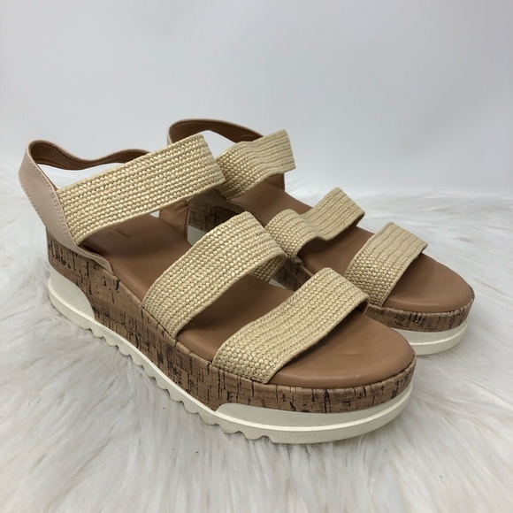 universal thread platform sandals